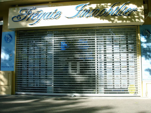 Transparent rolling shutter